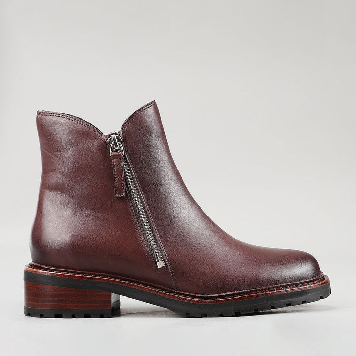 Le Sansa Cayla chocolate boots with sleek design and sturdy sole, stylish footwear perfect for casual wear.
