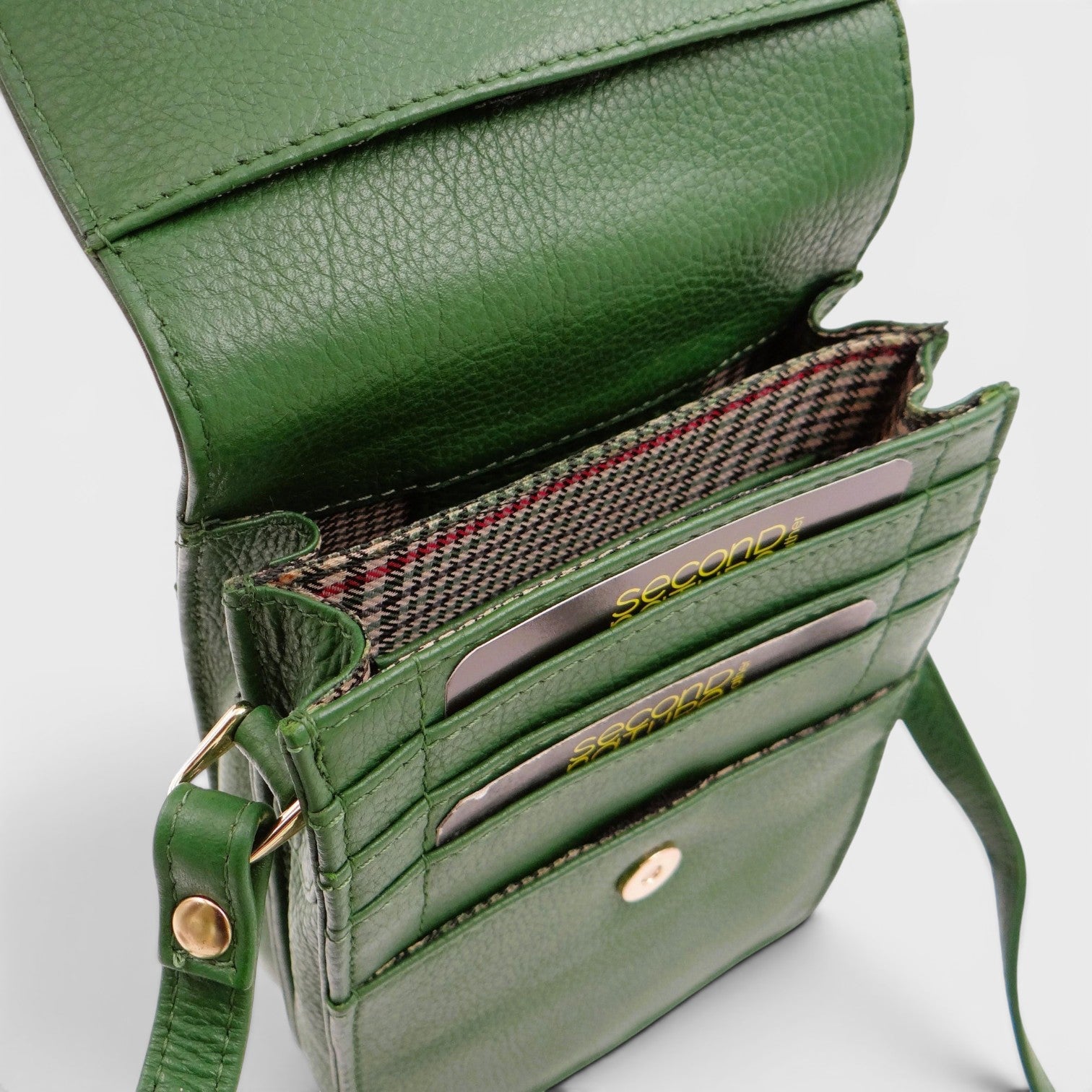 Second Nature CB6 Monstera handbag featuring a green monstera leaf pattern and stylish leather straps.