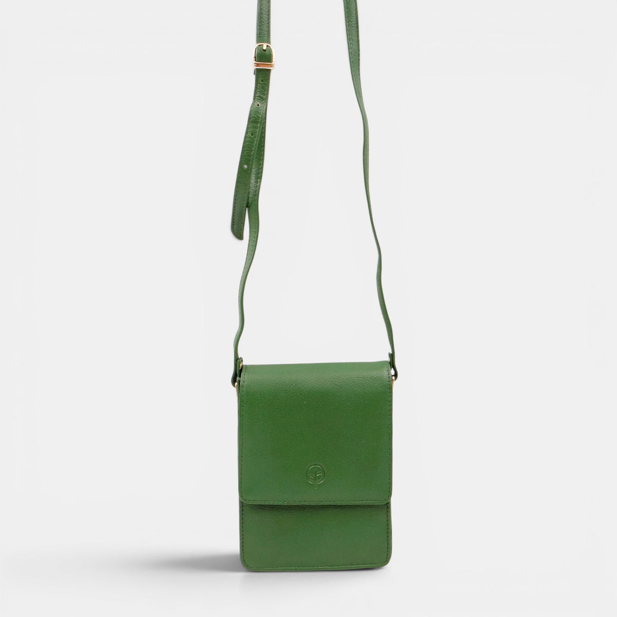 Second Nature CB6 Monstera handbag featuring a green Monstera leaf design on a stylish handbag with leather accents.