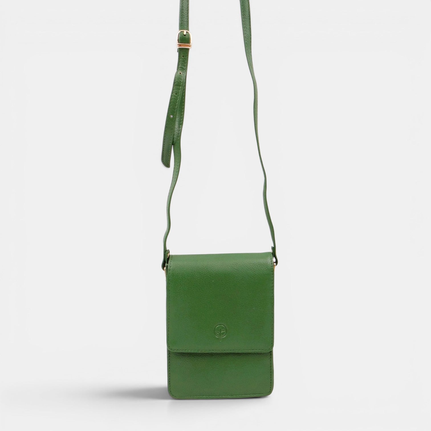 Second Nature CB6 Monstera handbag featuring a green Monstera leaf design on a stylish handbag with leather accents.