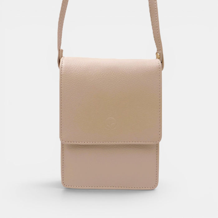 Second Nature CB6 Wild Oat handbag with metal accents, showcasing textured leather and stylish design.