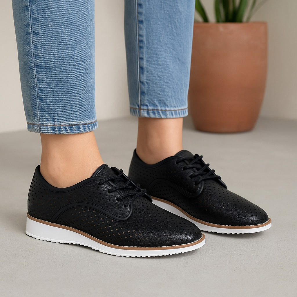 Black CC RESORTS Mona sneakers with sleek design and white sole, stylish footwear for casual wear.