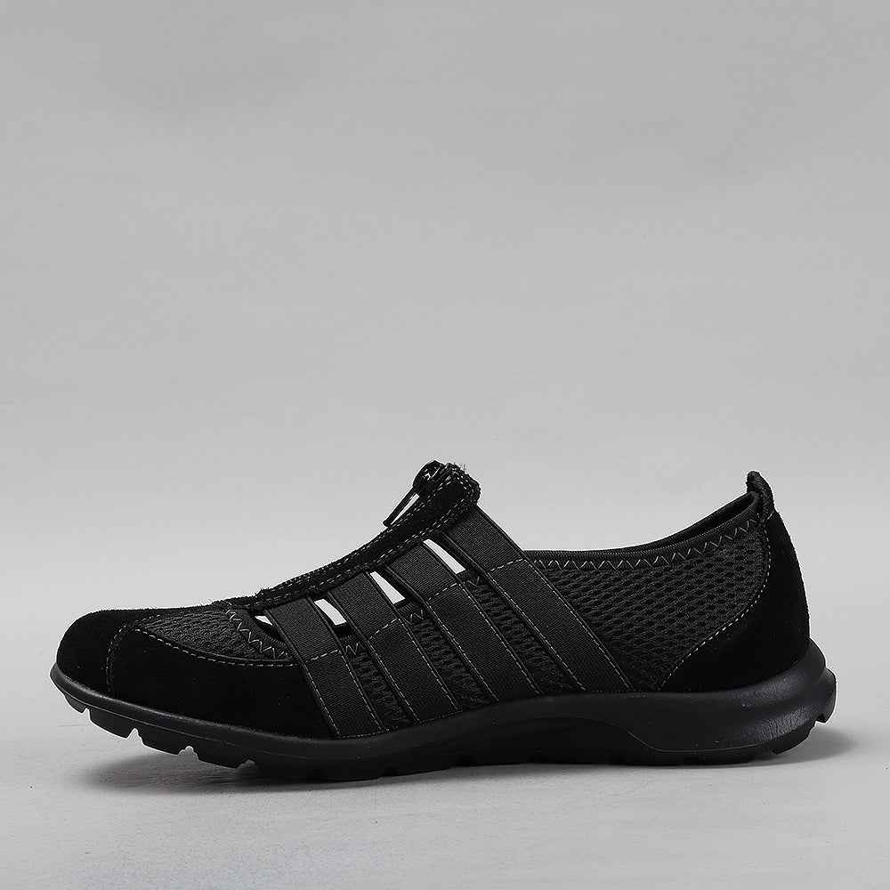 Black CC Resorts Christine casual sandals with wide straps and open toe design, displayed on a neutral background.