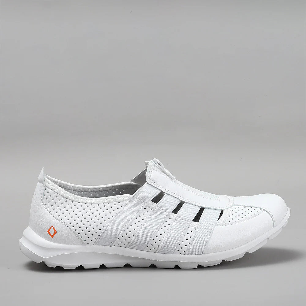 CC RESORTS CHRISTINE WHITE