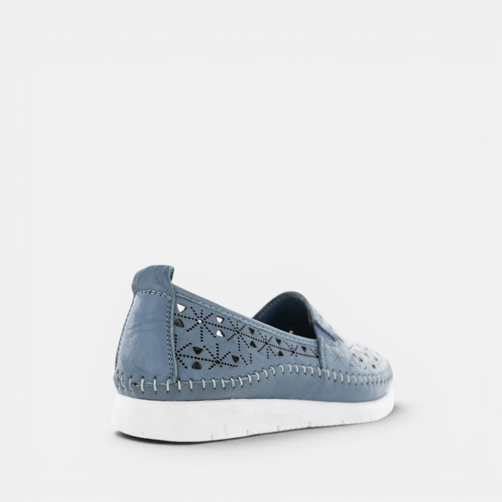CABELLO Clear Denim slip-on shoes featuring transparent denim fabric and casual slip-on style, suitable for everyday wear.