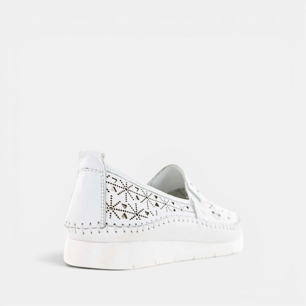 CABELLO Clear White slip-on shoes with transparent design and white soles, stylish and comfortable for casual wear.