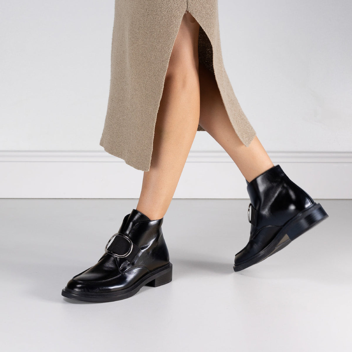 Eos Coine Black boots featuring a sleek design, ankle-high style, with laces and a sturdy sole, perfect for casual wear.