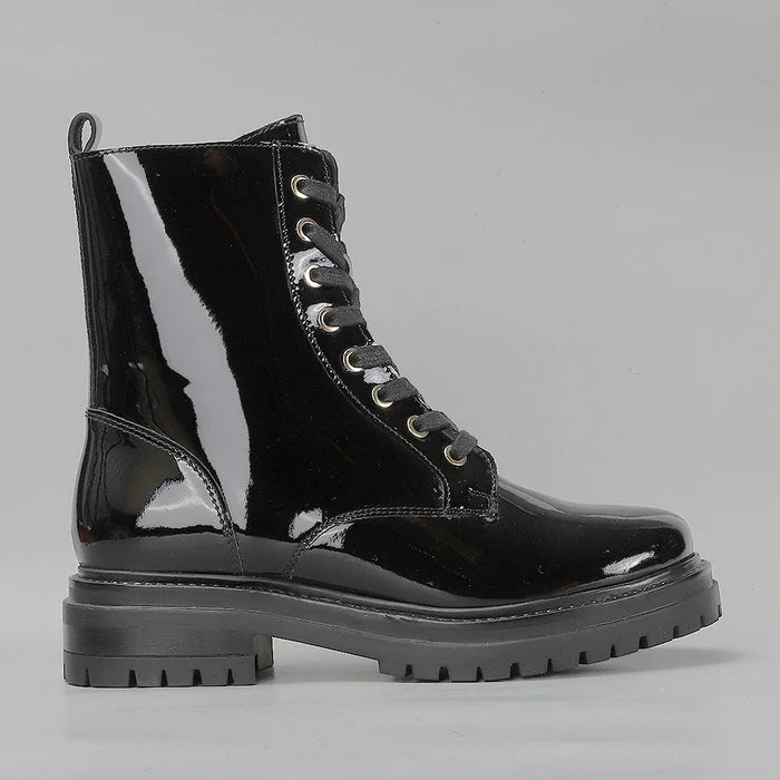 Black patent leather boots from LE SANSA, stylish side view of the LESANSA COOLIE boot with sleek shiny finish.