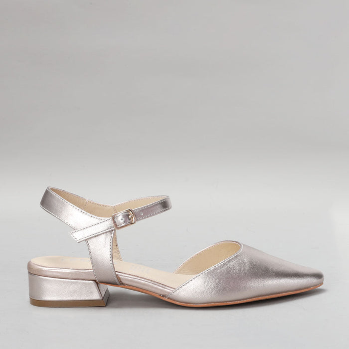 Le Sansa Coralie Champagne sandals with beige straps and low heel, displayed from a side view.