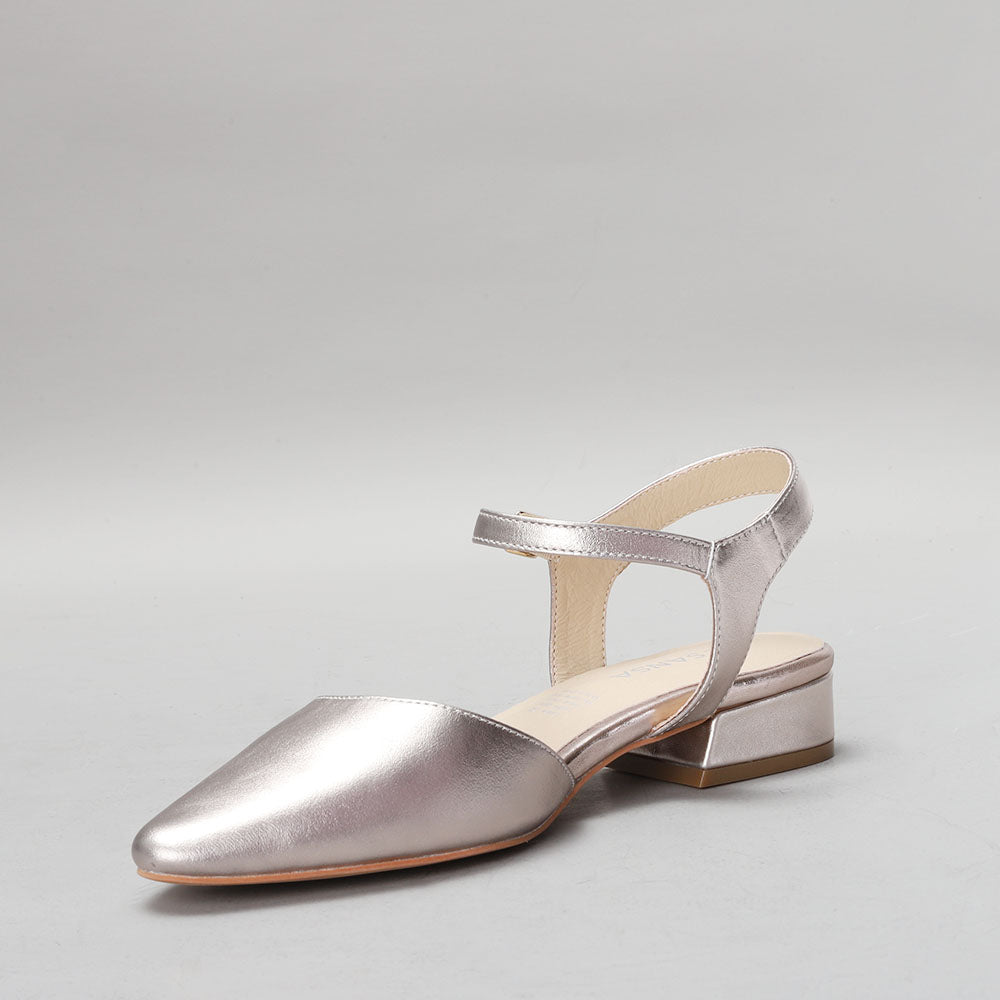 Le Sansa Coralie Champagne sandals with beige straps and block heel, stylish and comfortable for summer wear