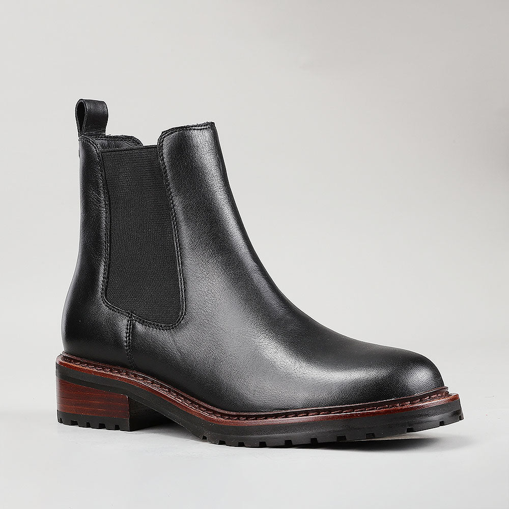Black LE SANSA Costa boots with sleek leather design and stylish ankle height, perfect for casual or dressy outfits.