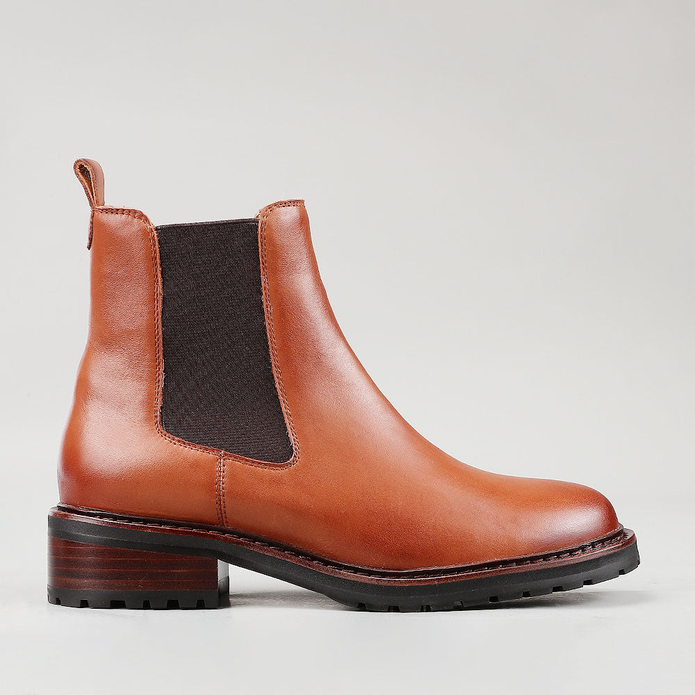 Le Sansa Costa Brandy boots with stylish design, featuring a sleek leather finish and contemporary ankle-length silhouette.