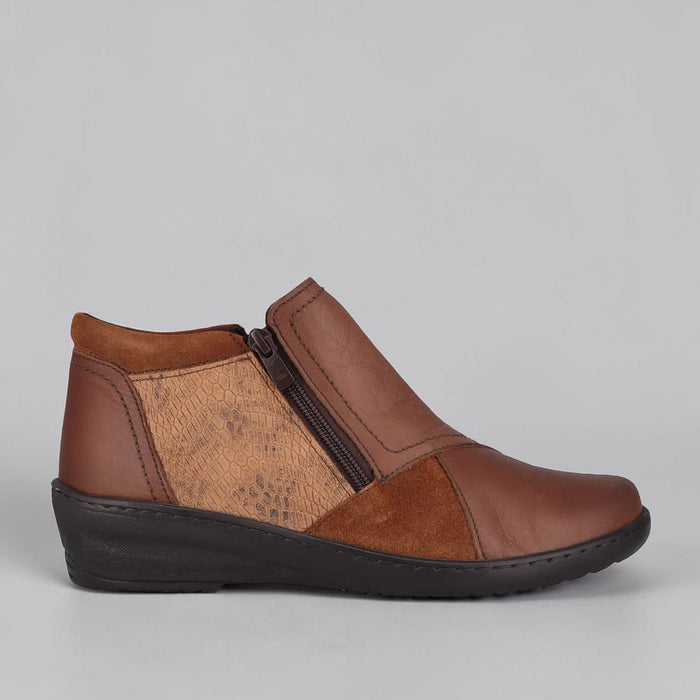 CABELLO CP462-18 tan leather boots with ankle height and sturdy soles, showcasing stylish and durable footwear.