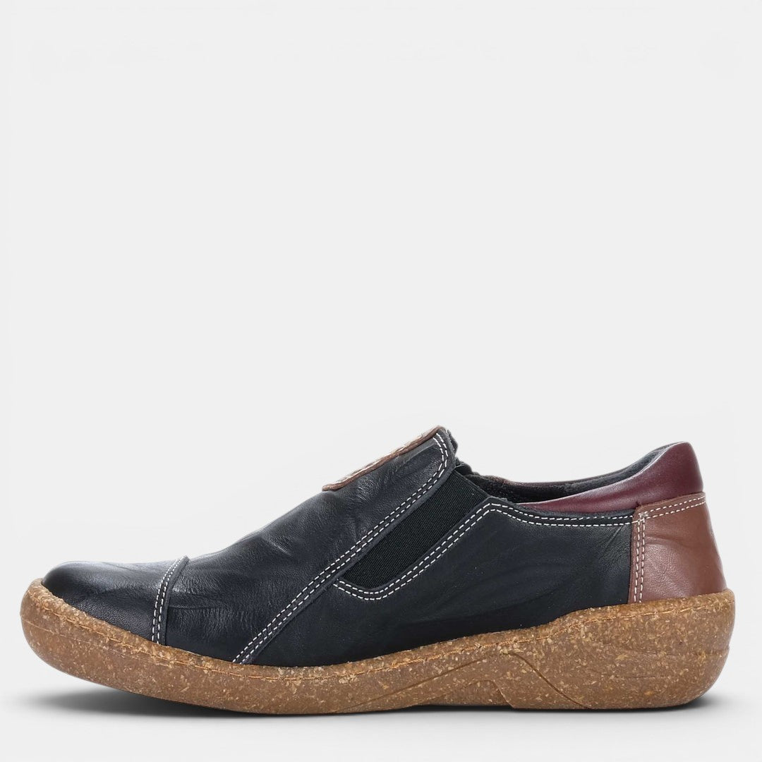 Black CABELLO 7311-307 casual shoes with sleek design, featuring smooth leather and modern style for everyday wear.