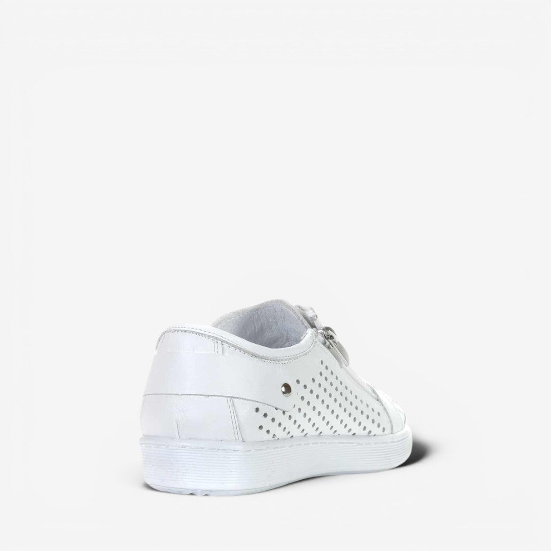 White CABELLO EG17 sneakers with sleek design, featuring a clean white upper and sporty style, perfect for casual wear.