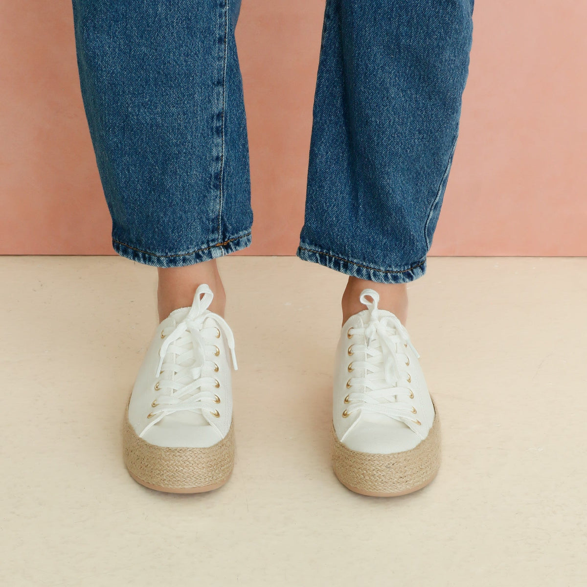 LOS CABOS Candice white sneakers with sleek design and white laces, perfect for casual wear and stylish comfort.