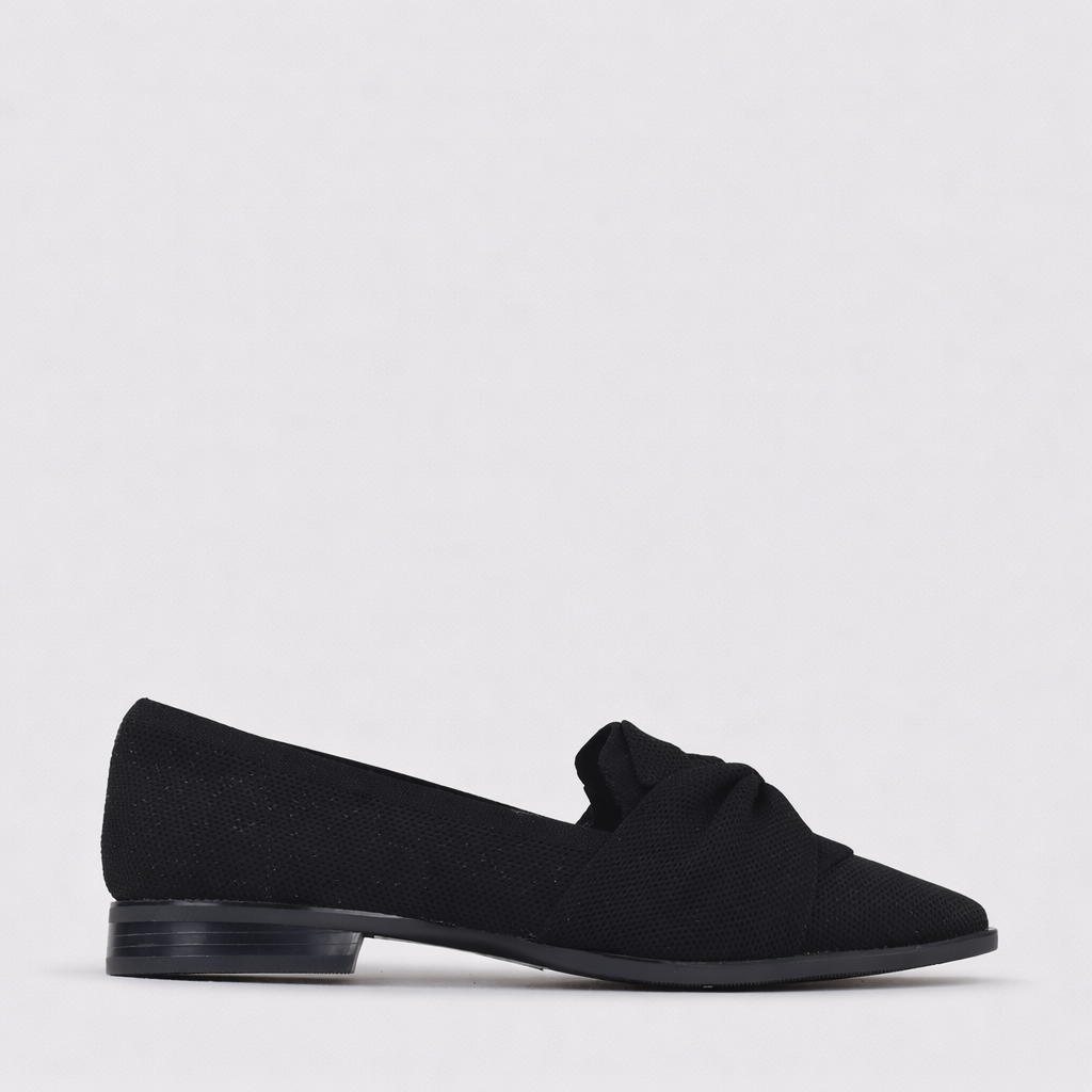 LOS CABOS Syretia Black Flyknit loafers with sleek design and comfortable fit, shown on a neutral background.