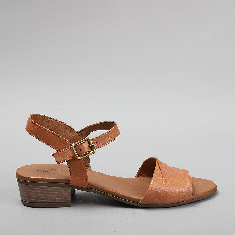 LE SANSA Delta Tan sandals with open toe design and adjustable straps, perfect for casual summer wear.