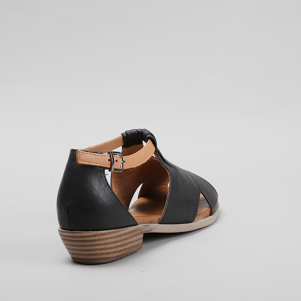 Le Sansa Digby black and tan sandals with open toes and ankle straps, showcasing stylish, comfortable footwear for warm weather.