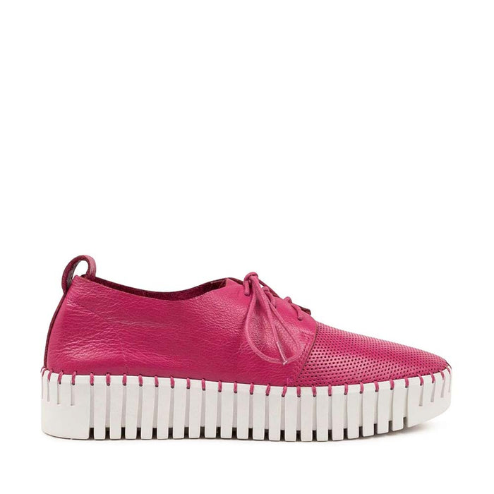 Pink Django & Juliette Batu sneakers with white soles and stylish design, perfect for casual wear.