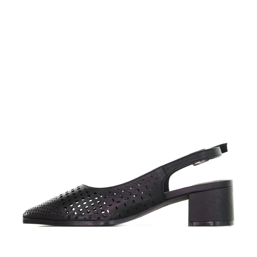 Le Sansa Drusilla black sandals with open toes and ankle straps, featuring a stylish and comfortable design for casual wear.
