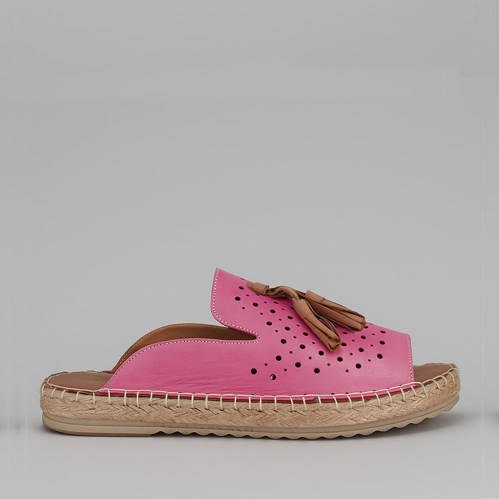 Le Sansa Dolonda fuchsia slip-on shoes with rounded toes and vibrant pink color, showcasing comfortable casual footwear.