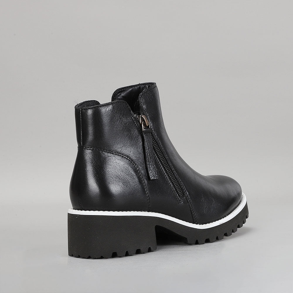Black LE SANSA EAST boots by Le Sansa featuring a sleek design and sturdy sole, shown in a close-up view.