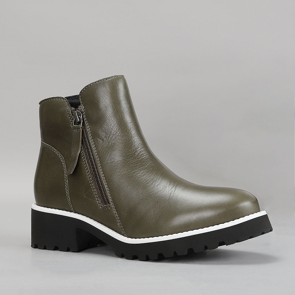 Le Sansa East Olive boots in brown leather with ankle height and stylish design, perfect for casual and outdoor wear.