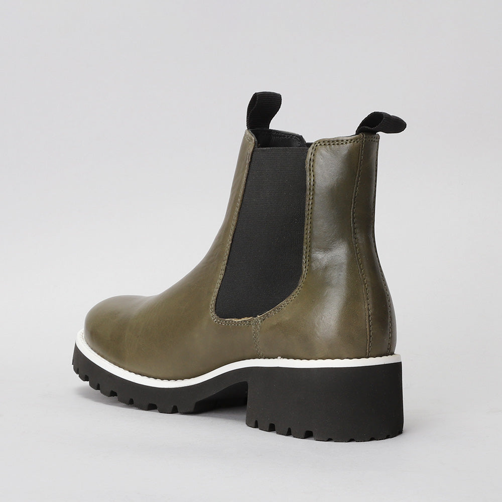 Le Sansa Elby olive boots with a sleek design, featuring a smooth olive green leather upper and stylish ankle fit.
