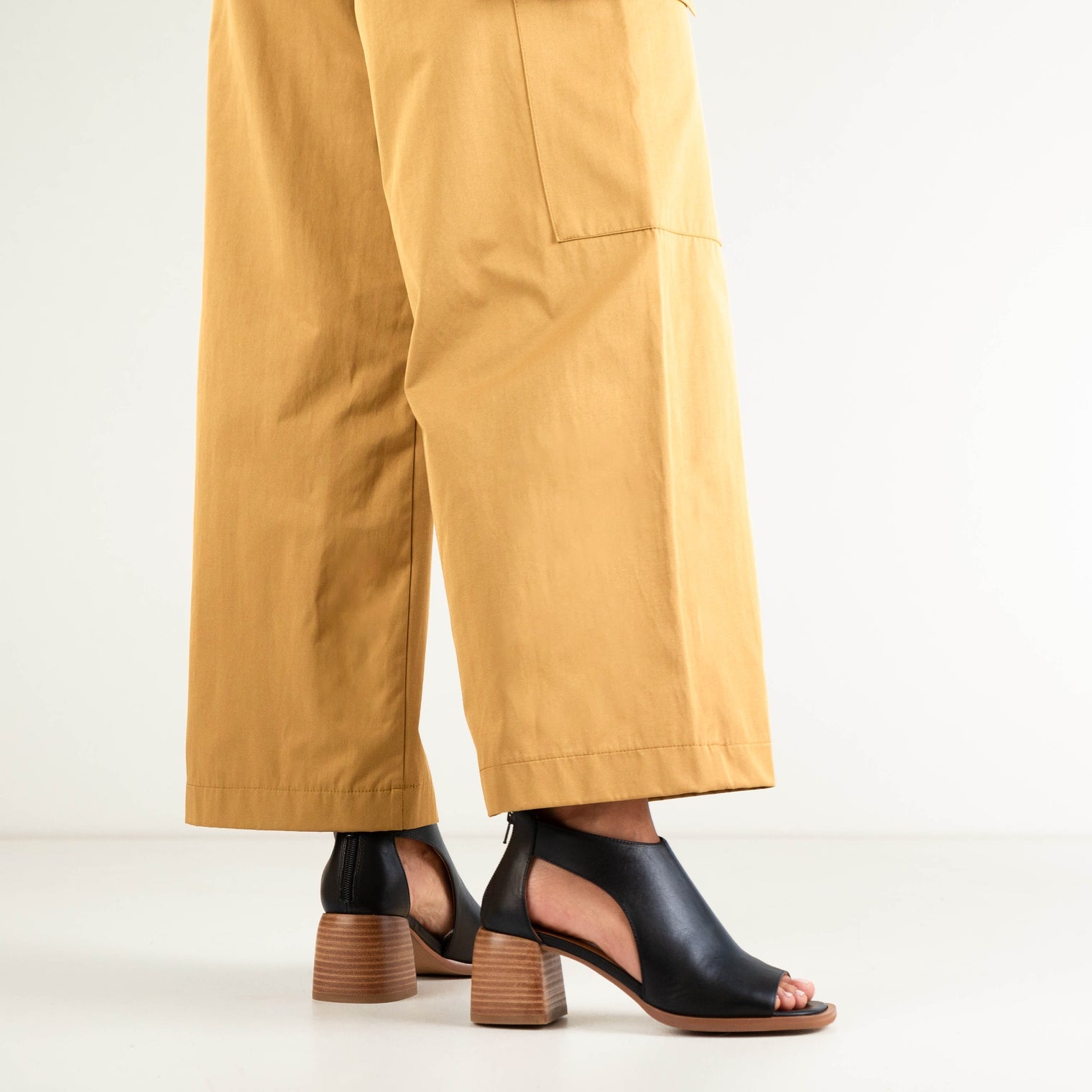 EOS ISOLDE BLACK - Zeke Collection