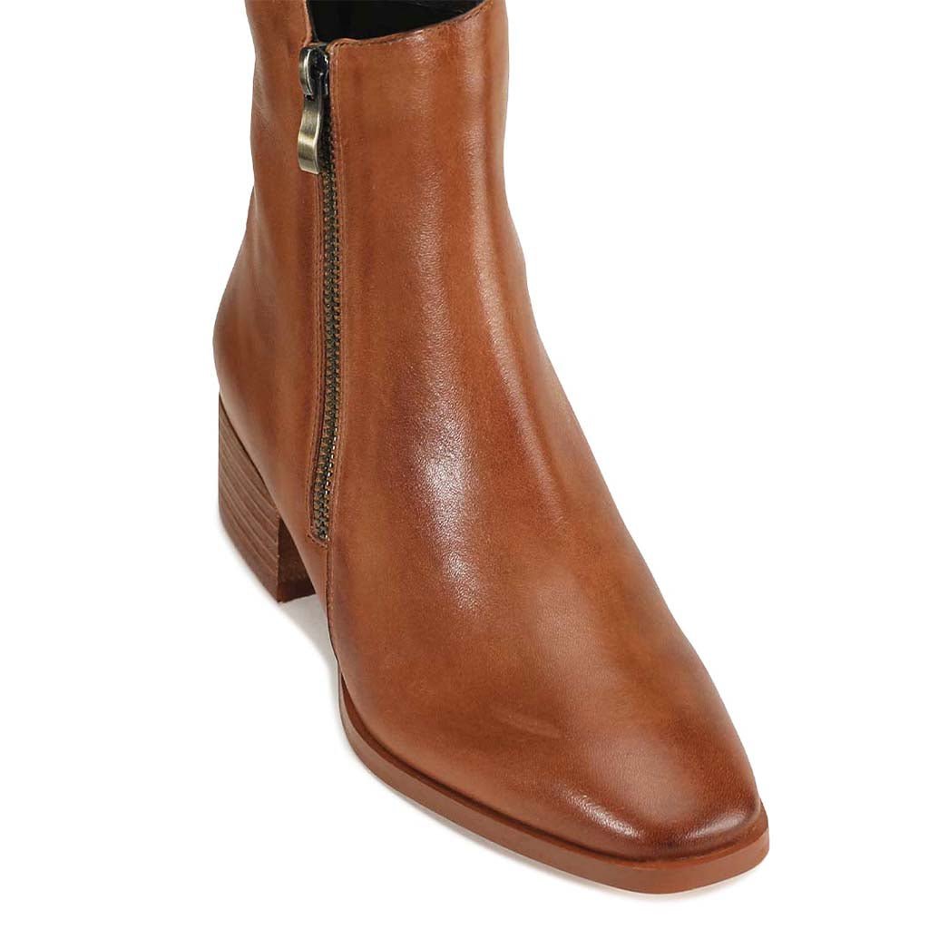 EOS Kendra branded boots with sleek leather design and stylish stitching, positioned on a neutral background.
