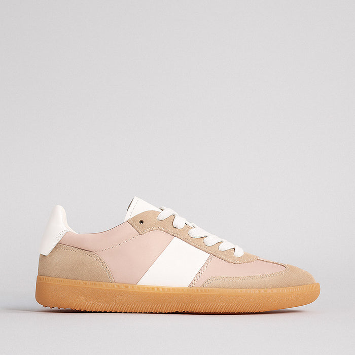 Eos Antigo Dove sneakers with sleek design, white and gray colorway, and comfortable athletic style for casual wear.