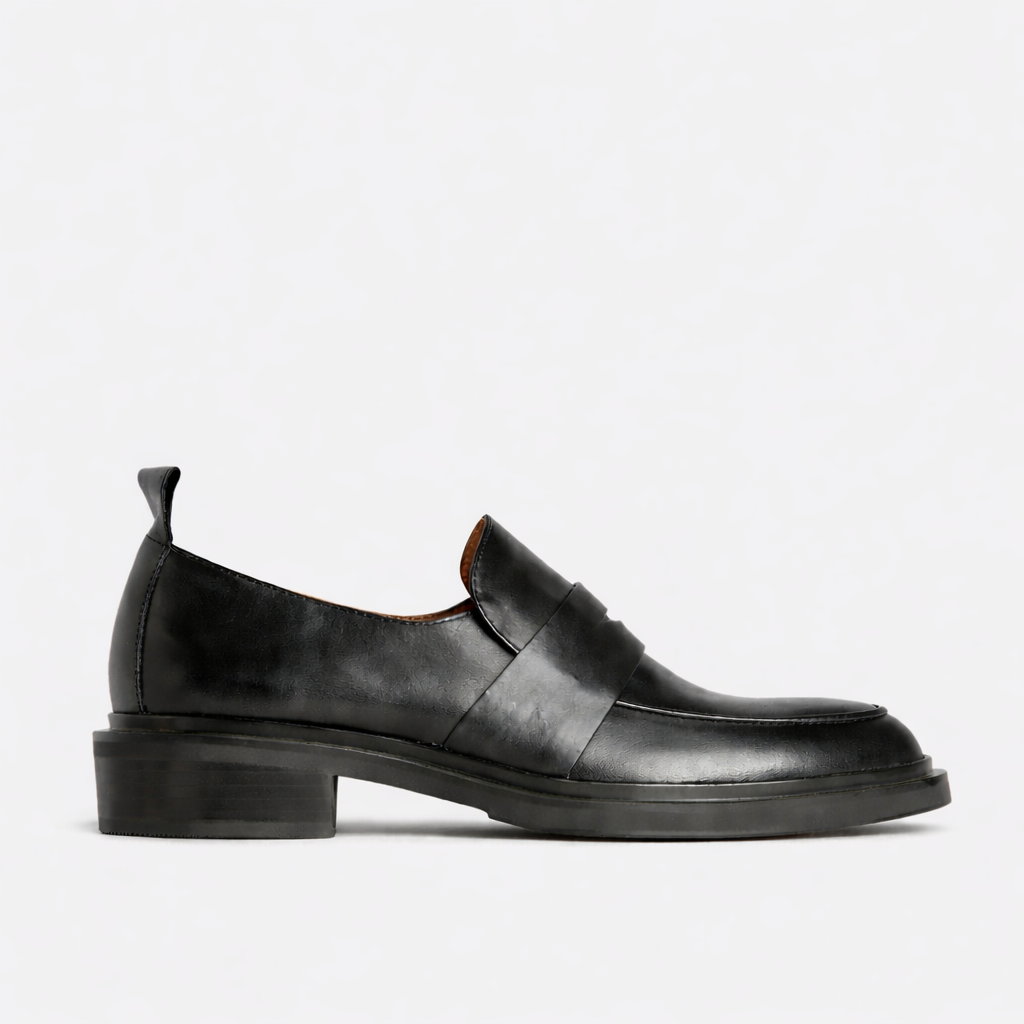 Black EOS Coia loafers for women, featuring a sleek design and comfortable slip-on style, ideal for casual or professional wear.
