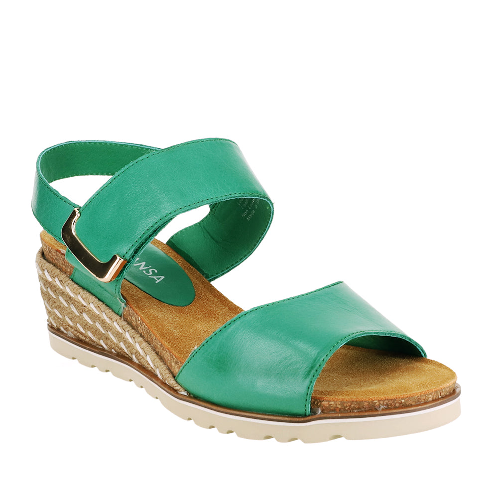 Le Sansa Evita Pine sandals with beige straps and flat sole, stylish and comfortable footwear for casual wear.