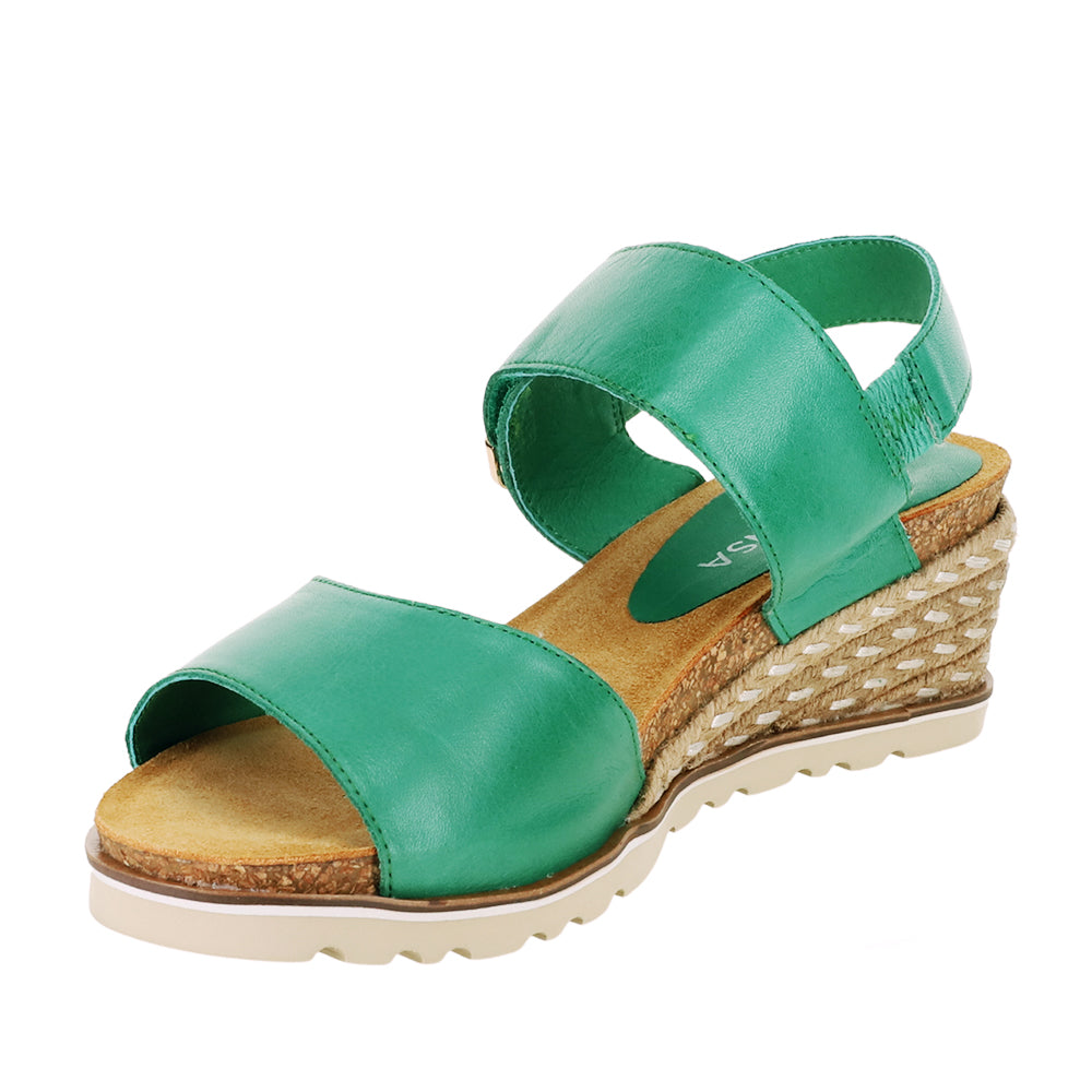 Le Sansa Evita Pine sandals featuring a Southwest-inspired design, showcasing stylish straps and a comfortable sole.