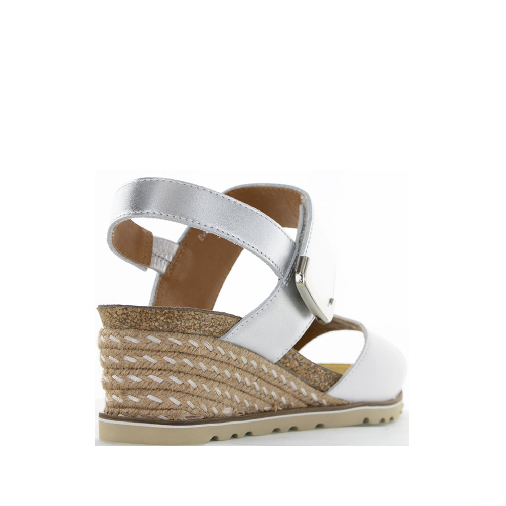 Le Sansa Evita white and silver sandals with sleek straps and a comfortable flat sole, perfect for casual or summer wear.