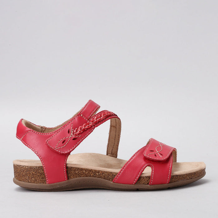 Red CC RESORTS Ferro sandals with side straps, featuring a casual and stylish design for comfortable summer wear.