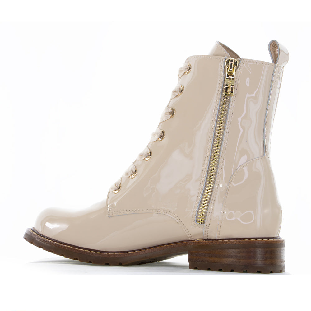 Le Sansa nude patent boots featuring sleek design and pointed toe, styled with a high block heel for a modern look.