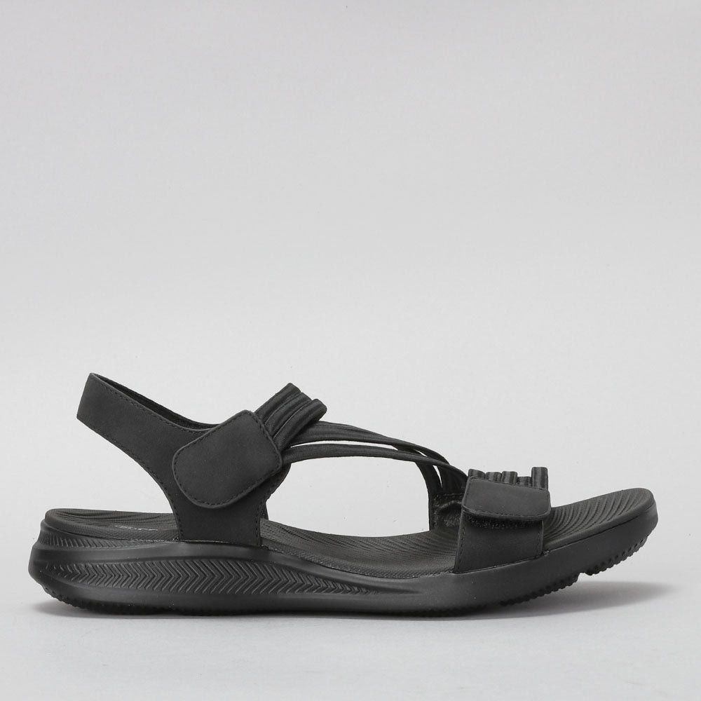 CC Resorts Florrie black sandals featuring a sleek design and comfortable straps, perfect for casual summer wear.