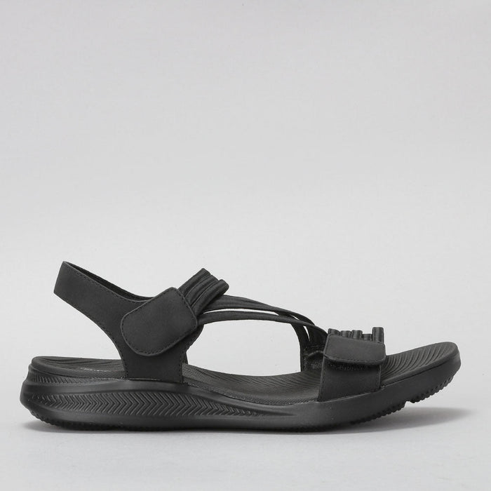 CC Resorts Florrie black sandals featuring a sleek design and comfortable straps, perfect for casual summer wear.