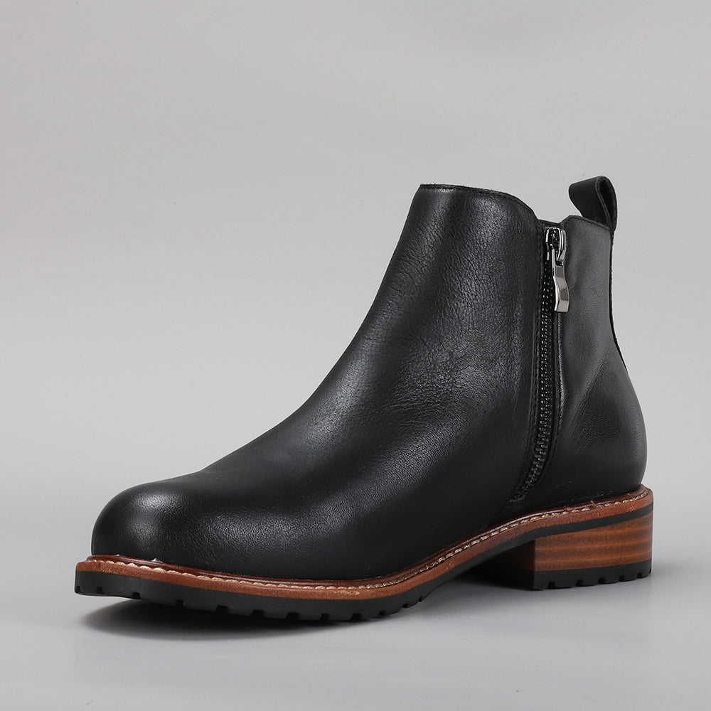 Black LE SANSA FIG boots by Le Sansa featuring sleek leather design and stylish ankle-high cut.