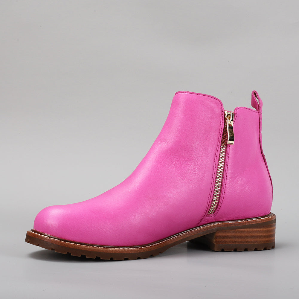 Le Sansa Fig Hot Pink boots with chunky heels and stylish design, perfect for a bold fashion statement.