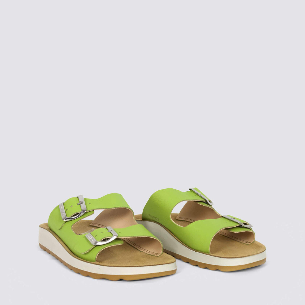 Fly Flot flats in Verdino green with sleek design, showcasing the comfortable slip-on style and smooth leather finish.