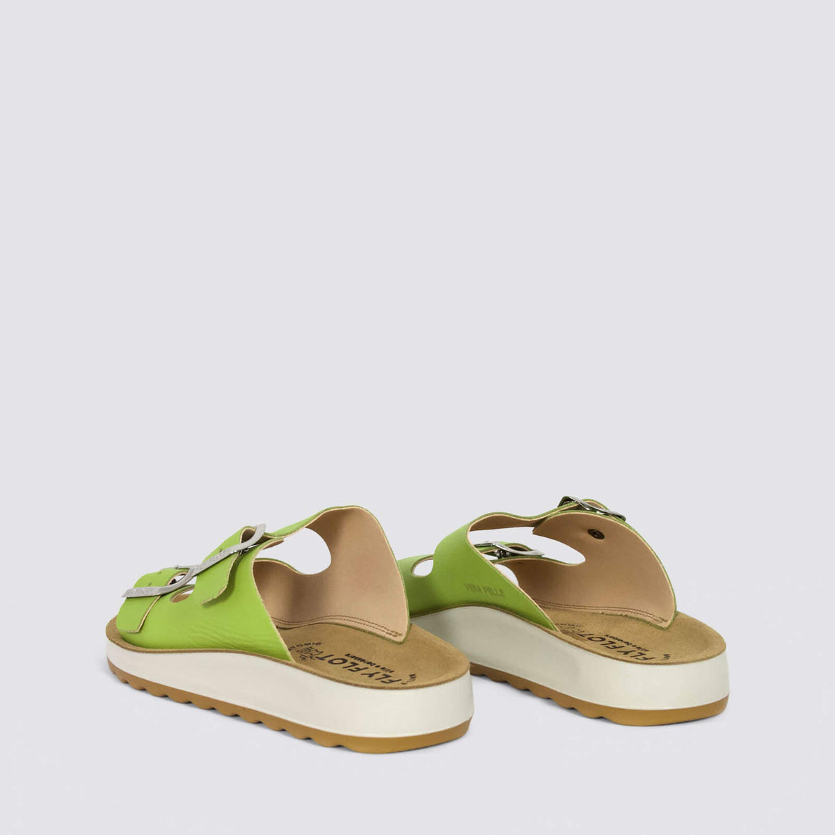 Fly Flot Verde flats with green leather upper and sleek design, featuring a rounded toe and comfortable slip-on style.