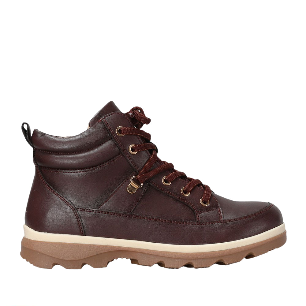 CC Resorts Gambian Bordo boots, stylish ankle boots with a rich bordo color, featuring a sleek design and comfortable fit.