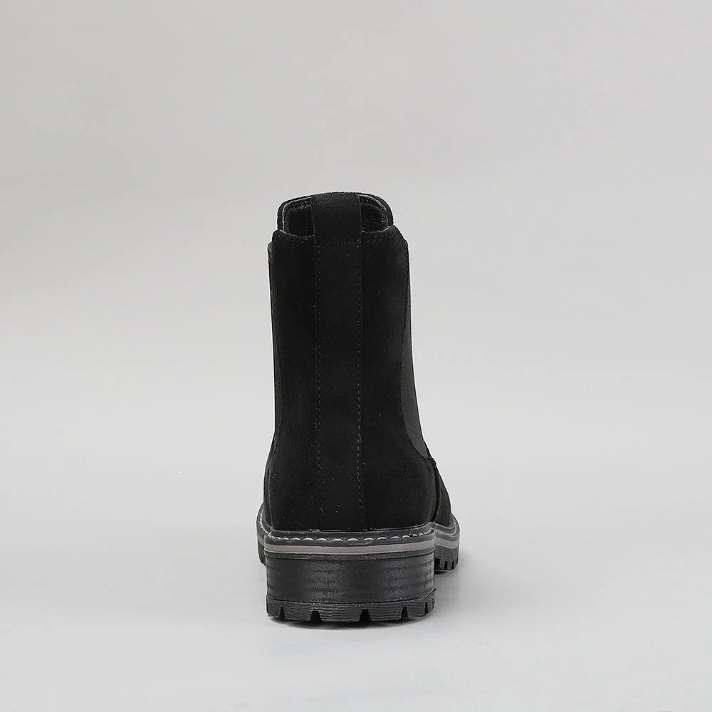 Black CC Resorts GAMILIA boots made of suede, featuring a stylish design and sturdy sole, perfect for casual or outdoor wear.