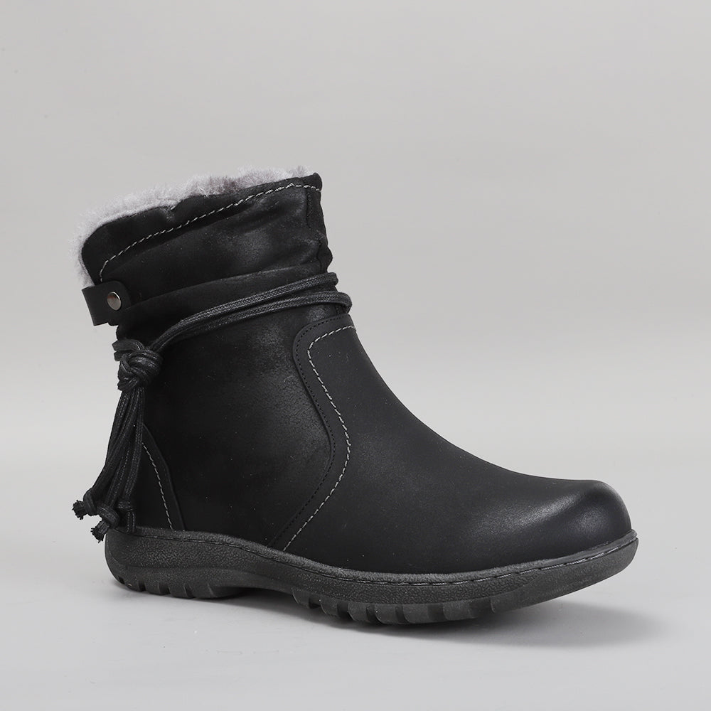 Black CC Resorts Gemma boots with a sleek design, featuring a rounded toe and stylish ankle height.