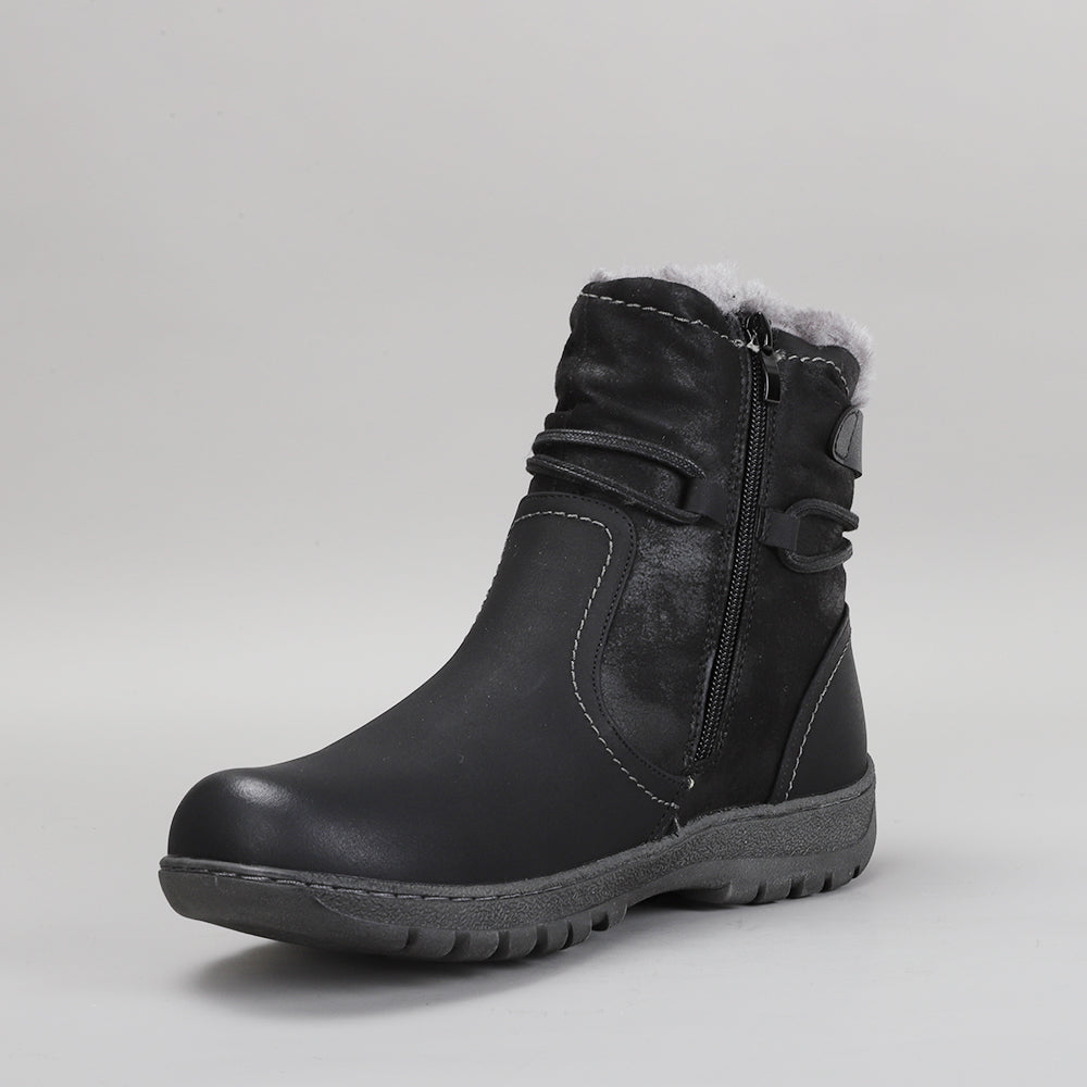 Black CC RESORTS Gemma boots with southwestern-inspired design, featuring stylish stitching and a sleek silhouette.