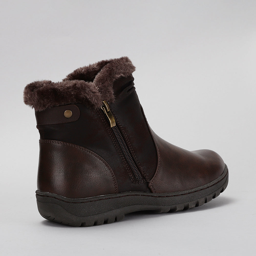 CC Resorts Ginger Chocolate boots featuring a stylish design, showcased in the image with a cozy, textured appearance and ankle height.