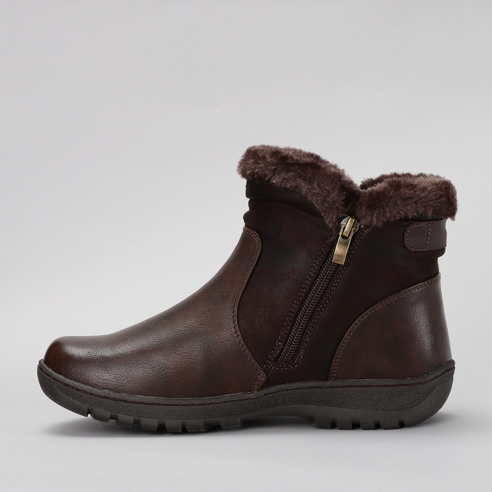 CC RESORTS Ginger Chocolate boots with brown leather and stylish ankle design, perfect for casual winter wear.